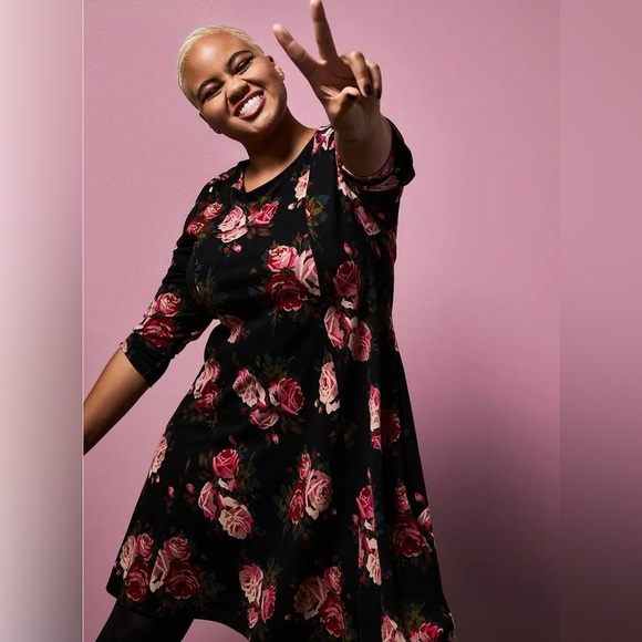 Torrid x Betsey Johnson Floral Ponte Skater Dress With Back Cutout - Picture 2 of 12